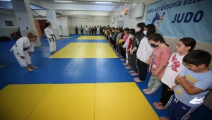 Olimpiyatlarda tarihe geçen Hülya Şenyurt, geleceğin şampiyonlarını yetiştiriyor