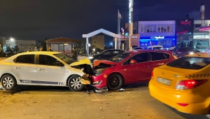 Pendik'teki trafik kazasında 6 kişi yaralandı
