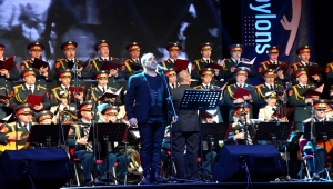 Rus Kızılordu Korosu ve Haluk Levent Bursa'da konser verdi