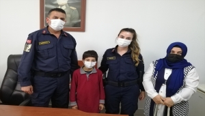 Sakarya'da yabancı uyruklu öğrencinin bulduğu çanta sahibine ulaştırıldı