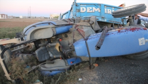 Şanlıurfa'da kamyonun çarptığı traktör römorkundaki kadın öldü