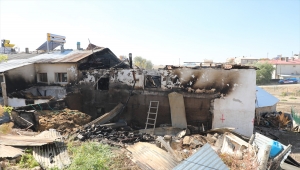 Sivas'ta yanan ev kullanılamaz hale geldi 