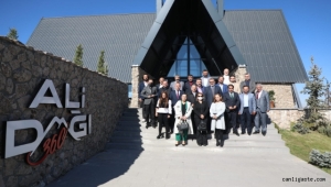 Talas Belediye Başkanı Mustafa Yalçın, Kayseri yerel radyo temsilcileri ile buluştu