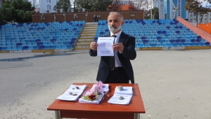 Tekirdağ'da sokakta para bulan kişi sahibine ulaşmak için stant kurdu