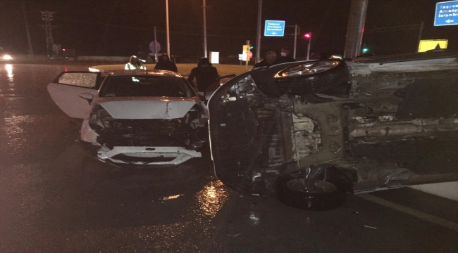 Tokat'ta iki otomobil çarpıştı, 5 kişi yaralandı 