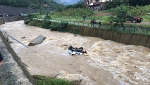 Trabzon'da dereye düşen araçtaki 2 kişi hayatını kaybetti
