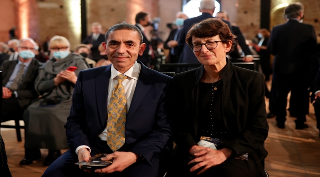 Yunanistan'da BioNTech'in kurucuları Türeci ve Şahin'e "İmparatoriçe Theophano" ödülü 