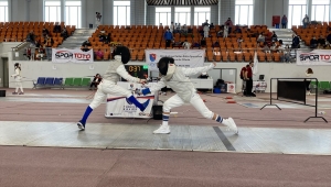 10, 12 ve 14 Yaş Altı Flöre ve Kılıç Açık Turnuvası Kocaeli'de başladı