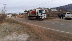Adana'da çöp kamyonunun altında kalan temizlik işçisi hayatını kaybetti