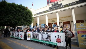 Adana'da hayvanseverlerden Büyükşehir Belediyesine protesto