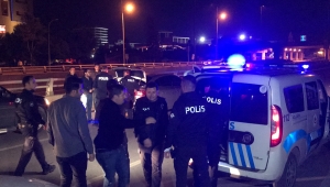 Adana'da polise ve ekip aracına çarpıp kaçan şüpheli kovalamacayla yakalandı