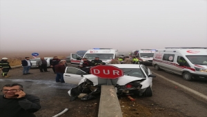 Adıyaman'da otomobil bariyere çarptı, 6 kişi yaralandı