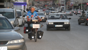 Afrikalı çocuklar için pedal çeviren İspanyol turist Konya'da mola verdi