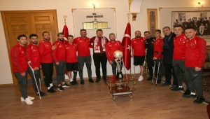 Ampute Milli Futbol Takımı'ndan Sivas Valisi Salih Ayhan'a ziyaret