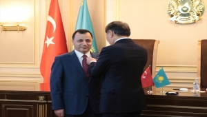 Anayasa Mahkemesi Başkanı Arslan'a Kazakistan'da devlet madalyası verildi