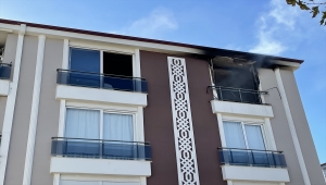 Antalya'da bir kadın evlerinde çıkan yangında mahsur kalan iki torununu kurtardı