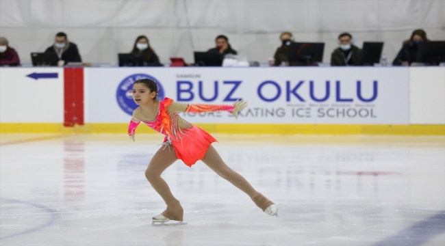 Artistik Buz Pateni Türkiye Şampiyonası Samsun'da sürüyor