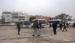 Ayvalık'ta fırtına apartmanın çatısındaki güneş panelini uçurdu