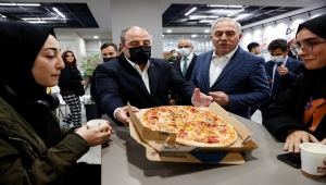Bakan Varank, Fatih Merkez Kütüphanesi'nde gençlerle buluştu: