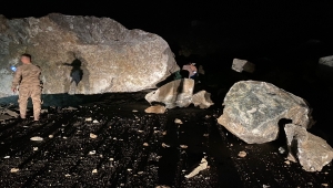 Bulancak-Kovanlık kara yolu heyelan nedeniyle ulaşıma kapandı 