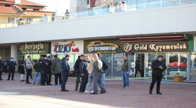 Bursa'da kuyumcu soygunu: 100 bin liralık altın silah zoruyla çalındı