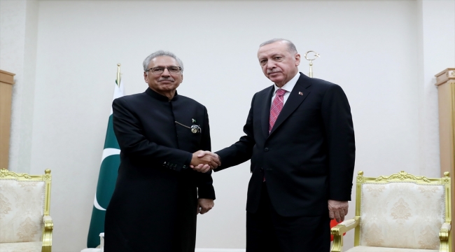 Cumhurbaşkanı Erdoğan, Pakistan Cumhurbaşkanı Alvi ile bir araya geldi