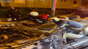 Denizli'de park halindeki tıra çarpan otomobilin sürücüsü öldü, bir kişi ağır yaralandı