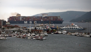 Dev konteyner gemisi "MSC Samar" Çanakkale Boğazı'ndan geçti