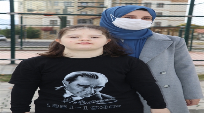 Down sendromlu Esmanur'un Anıtkabir hayalini Erzincan Valisi gerçekleştiriyor