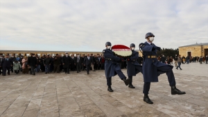 DSP Genel Başkanı Aksakal, partisinin kuruluşunun 36'ncı yılı dolayısıyla Anıtkabir'i ziyaret etti