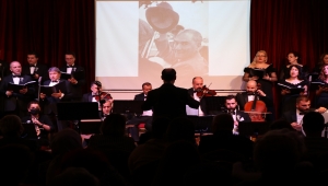 Edirne'de Büyük Önder Atatürk, halkla buluştuğu salonda düzenlenen konserle anıldı