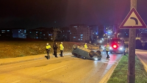 Edirne'de devrilen otomobildeki 2 kişi yaralandı