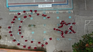 Edirne'de minik öğrenciler 10 Kasım koreografisi sundu