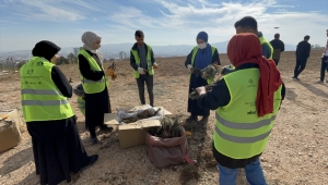 Elazığ'da gençler yetiştirdiği 40 bin lavanta fidesini topraklarla buluşturdu