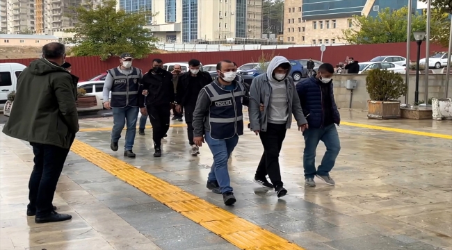 Elazığ'da otomobil ve kablo hırsızlığı yaptıkları iddiasıyla 4 kişi yakalandı
