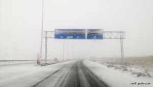 Erciyes Kayak Merkezi'ne kar yağdı