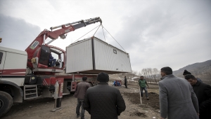 Erzurum'daki depremde evleri hasar görenlere konteyner ulaştırıldı