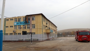 Gaziantep'te okulun çatısında çıkan yangın söndürüldü
