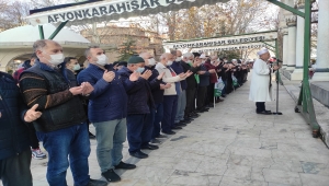 Genç İHH gönüllüleri için Afyonkarahisar'da gıyabi cenaze namazı kılındı