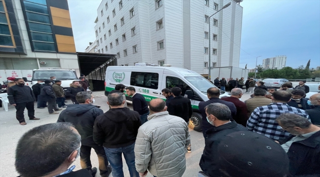 GÜNCELLEME - Bursa'da otomobilin tıra çarpması sonucu 4 kişi hayatını kaybetti