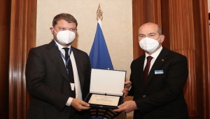 İçişleri Bakanı Soylu, Akdeniz Parlamenterler Asamblesi'nin KADES'e verdiği ödülü aldı: