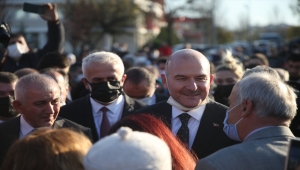 İçişleri Bakanı Soylu, Düzce'de çocuklara emniyet kemerinin önemini anlattı: