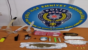 İzmir'de uyuşturucu operasyonunda 4 zanlı yakalandı