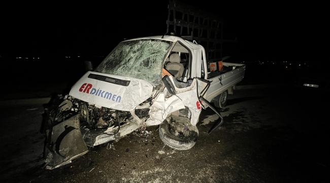 Karabük'te atık toplama kamyonu ile kamyonet çarpıştı, 3 kişi yaralandı