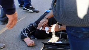 Kars'ta otomobilin çarptığı kadın yaralandı