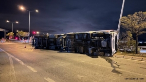 Kayseri'de virajı alamayan tır devrildi