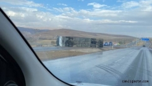 Kayseri Pınarbaşı'da devrilen yolcu otobüsündeki 8 kişi yaralandı