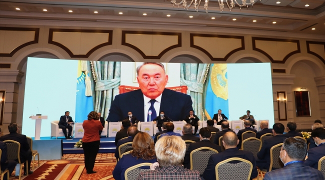 Kazakistan'ın siyasi parti sistemi uluslararası forumda ele alınıyor