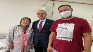 Kazakistanlı çift, böbrek nakli için Türk hekimlerine güvendi