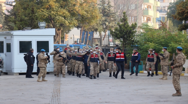 Kilis'te bir askeri şehit ettikleri iddiasıyla gözaltına alınan 5 şüpheli adliyede